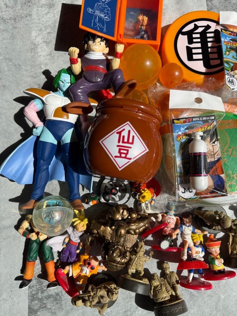 ドラゴンボール グッズ 大量まとめ売りセット（フィギュア・仙豆壺・映画特典 他）