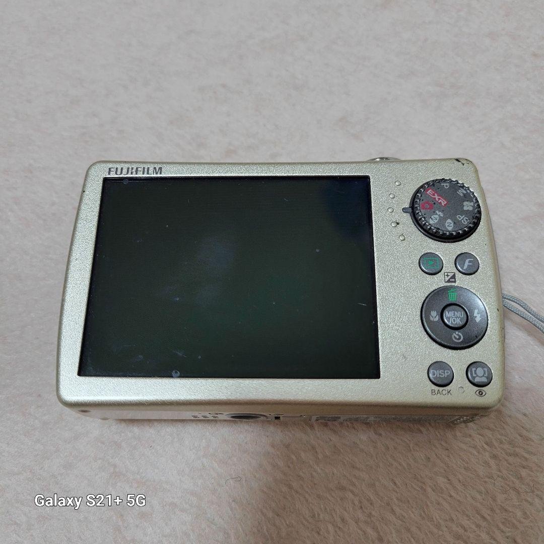 Fujifilm FinePix F200EXR シルバー中古本体のみ充電器ナシ