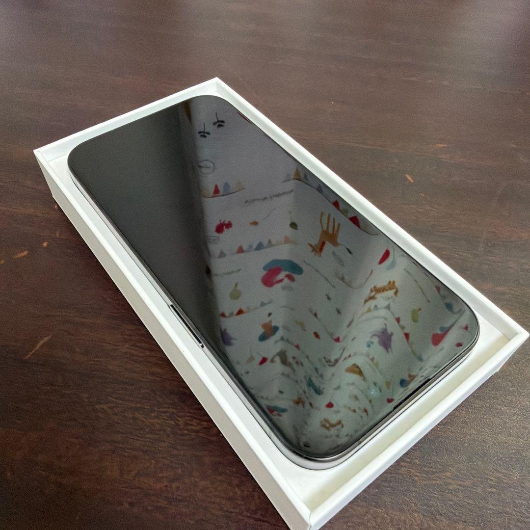 iphone15pro ブラックチタニウム
