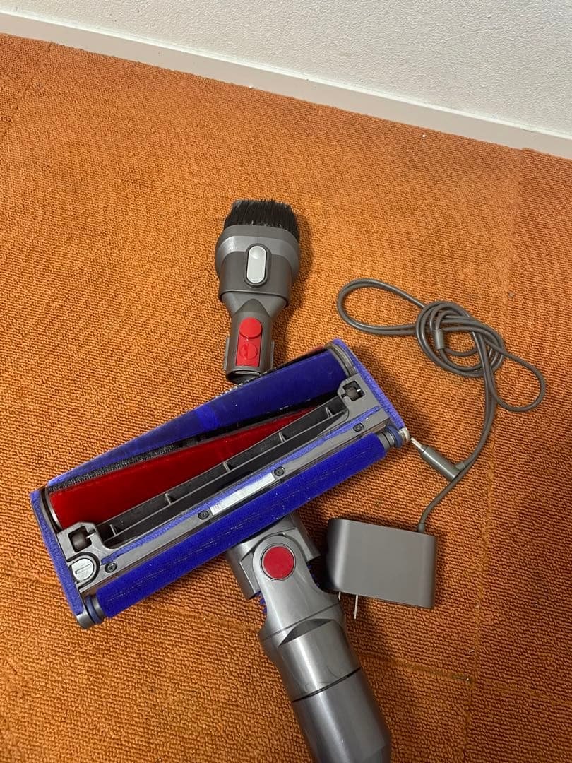 Dyson ダイソン 掃除機　V7 FLUFFY SV11
