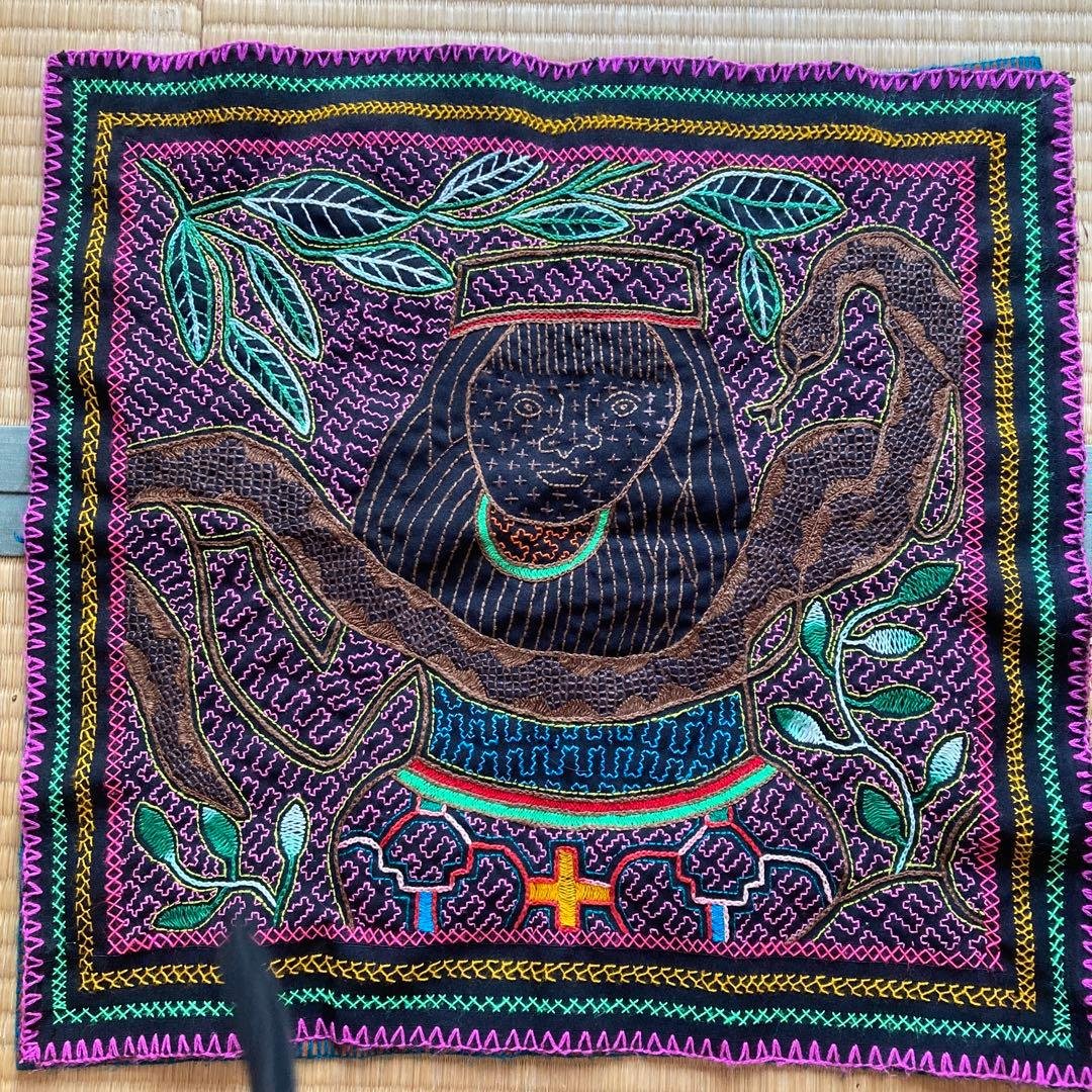 アヤワスカ　シピボ族　ハンドメイド　刺繍